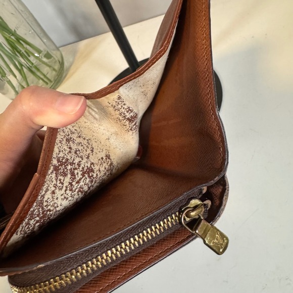 Louis Vuitton Monogram Canvas Bifold Wallet - Picture 10 of 12